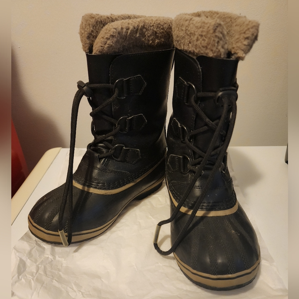 Sorel Winter Boots (Youth Size 5)